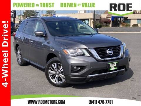 2020 Nissan Pathfinder for sale at Roe Motors in Grants Pass OR