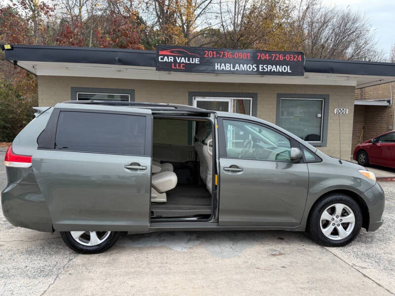2012 Toyota Sienna LE 7-Passenger Auto Access Seat