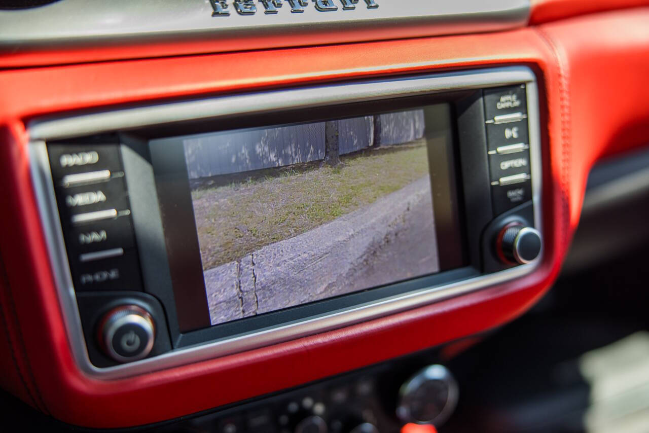 2015 Ferrari California T 38