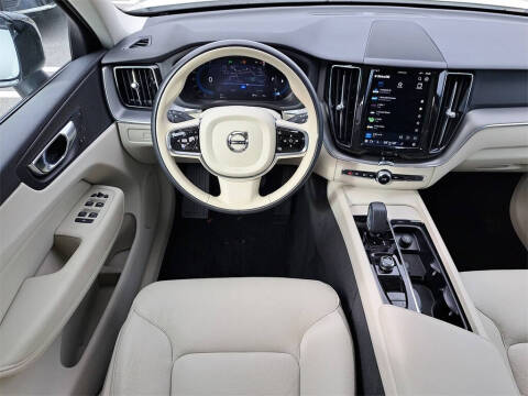 2024 Volvo XC60 B5 Core Dark Theme