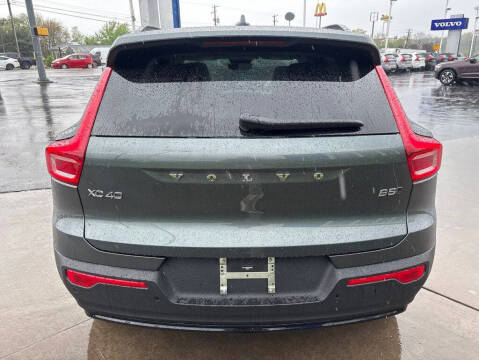2026 Volvo XC40 B5 Plus
