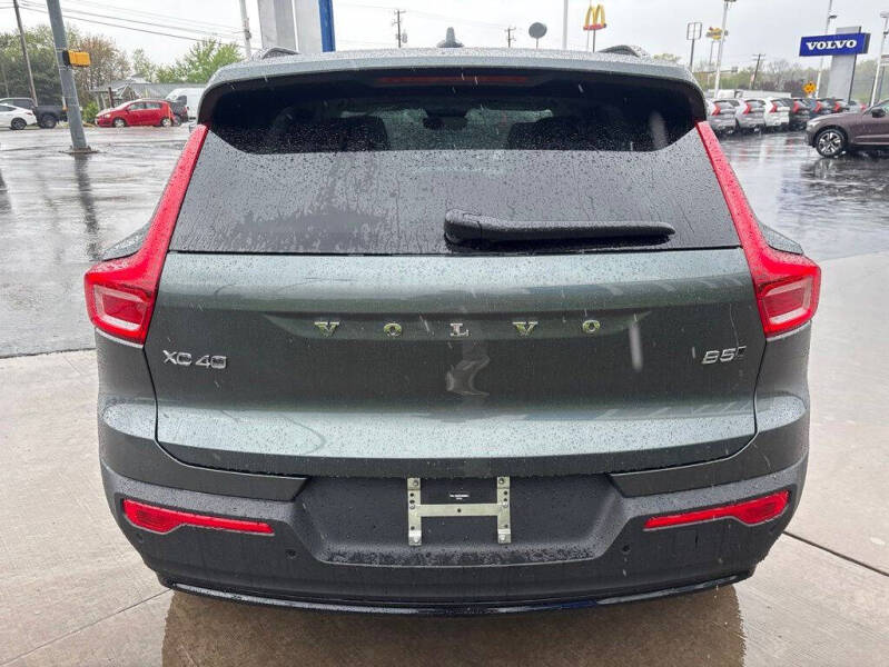 2026 Volvo XC40 B5 Plus