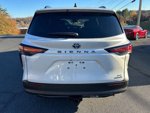 2022 Toyota Sienna XLE 8-Passenger