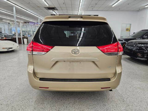 2014 Toyota Sienna LE 8-Passenger