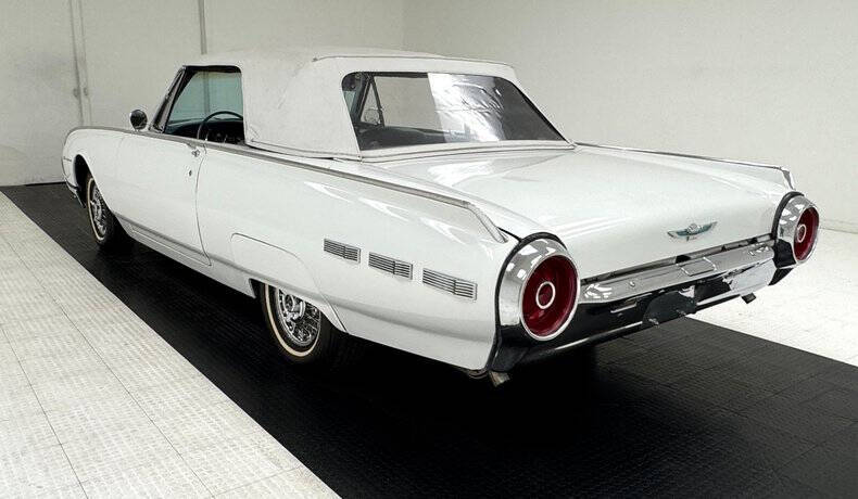 1962 Ford Thunderbird