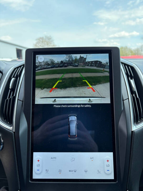 2022 Ford Edge Titanium