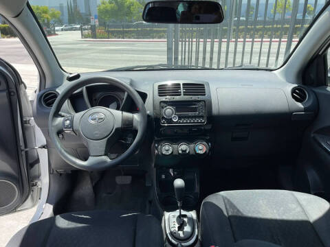 2010 Scion xD