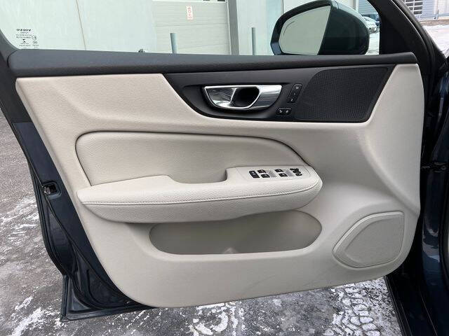 2020 Volvo S60 T6 Momentum