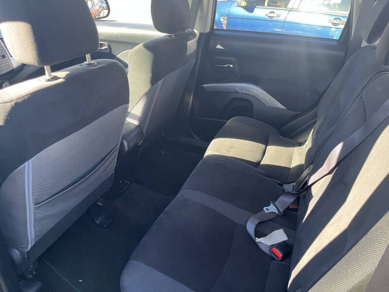 2009 Mitsubishi Outlander ES