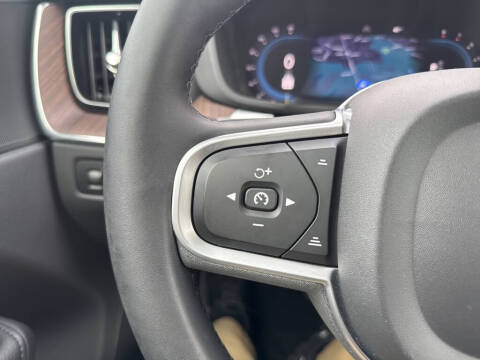 2022 Volvo XC60 B5 Momentum