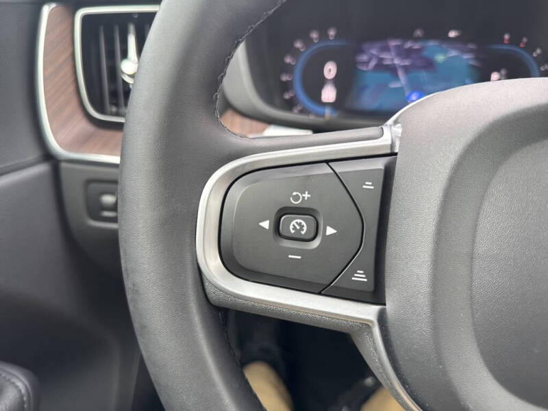 2022 Volvo XC60 B5 Momentum