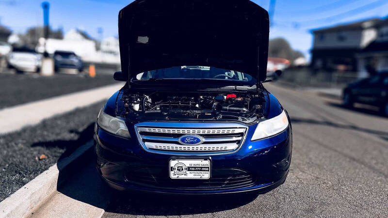 2011 Ford Taurus SE