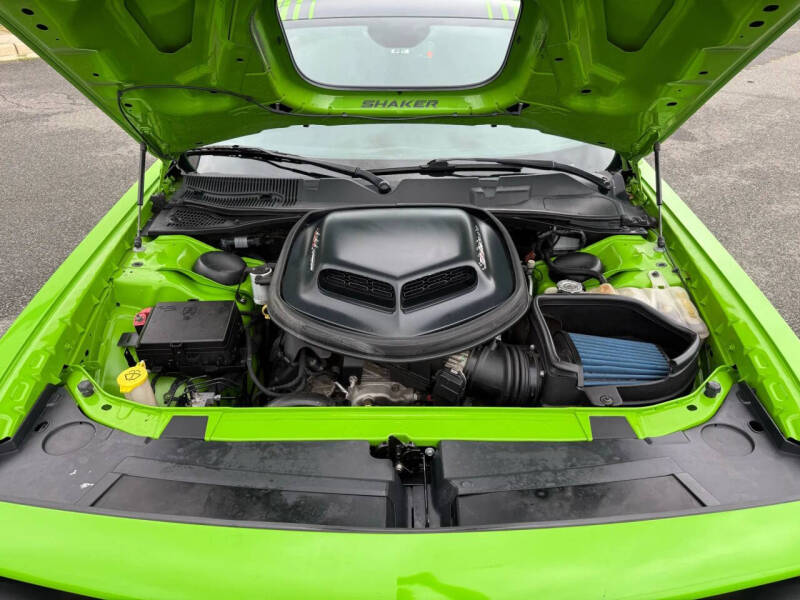 2017 Dodge Challenger 392 HEMI Scat Pack Shaker