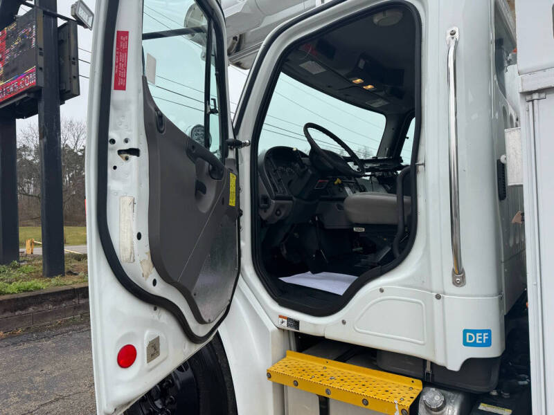 2013 Freightliner M2 106