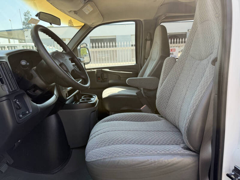 2003 Chevrolet Express 3500 LS