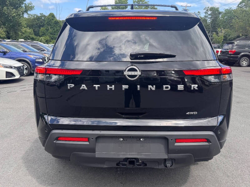 2025 Nissan Pathfinder SV
