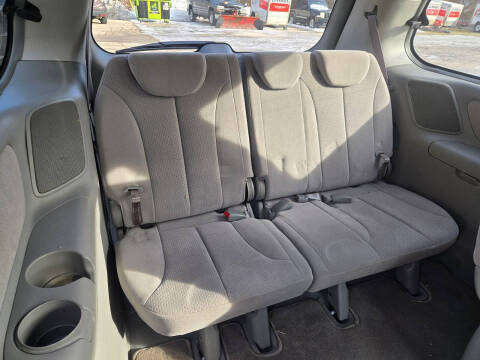 2007 Hyundai Entourage GLS