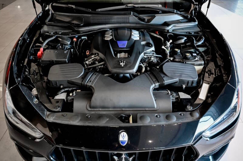 2022 Maserati Ghibli Modena Q4