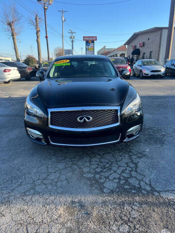 2017 Infiniti Q70 3.7