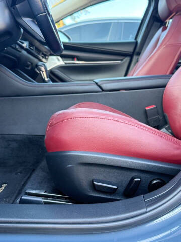 2022 Mazda Mazda3 Sedan Carbon Edition