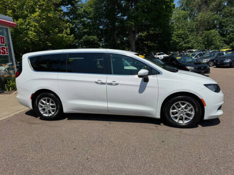 2022 Chrysler Voyager LX