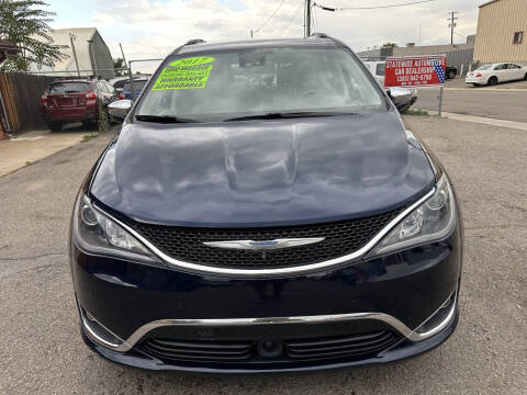 2017 Chrysler Pacifica Hybrid Platinum