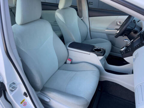 2014 Toyota Prius v Three