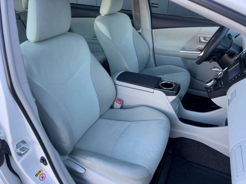 2014 Toyota Prius v Three