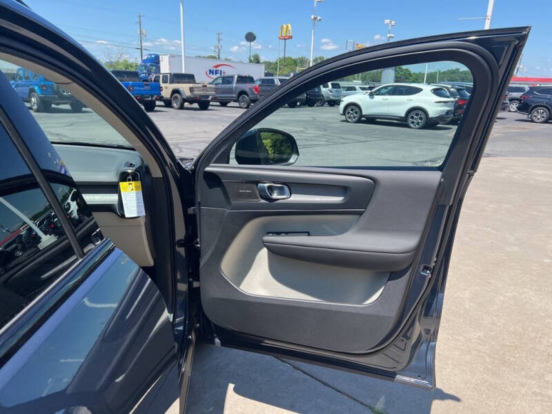 2026 Volvo XC40 B5 Ultra