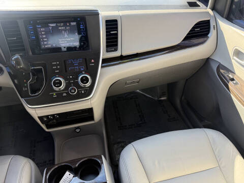 2017 Toyota Sienna XLE 8-Passenger