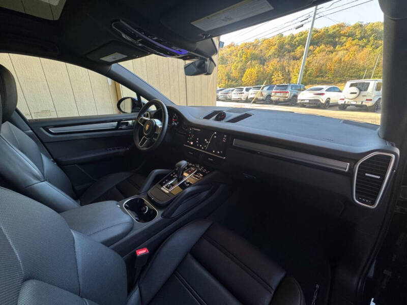 2023 Porsche Cayenne Coupe Platinum Edition