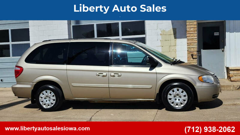2006 Chrysler Town and Country for sale at Liberty Auto Sales in Merrill IA