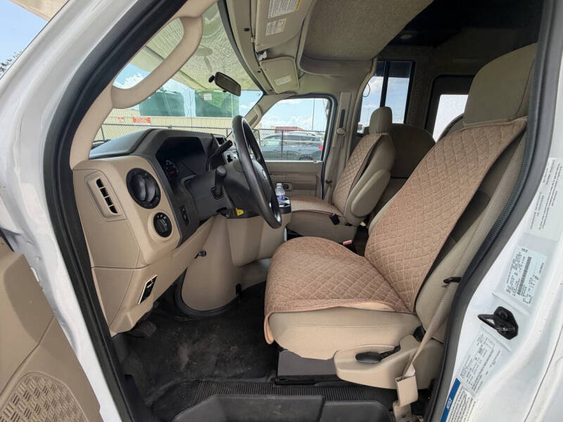 2017 Thor Motor Coach Freedom Elite