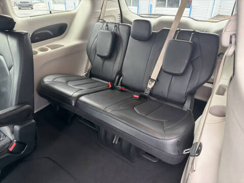 2017 Chrysler Pacifica Touring-L Plus