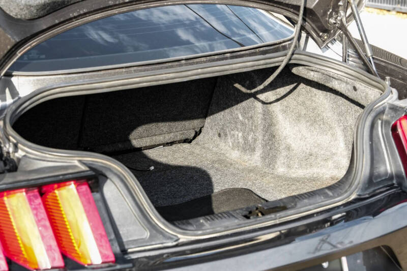 2017 Ford Mustang V6