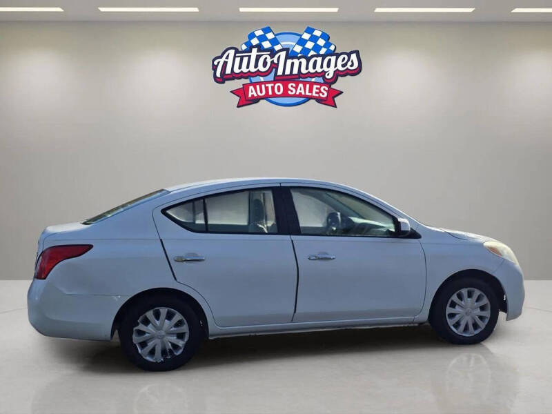 2012 Nissan Versa 1.6 SV