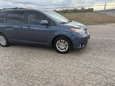 2014 Toyota Sienna XLE 7-Passenger Auto Access Seat