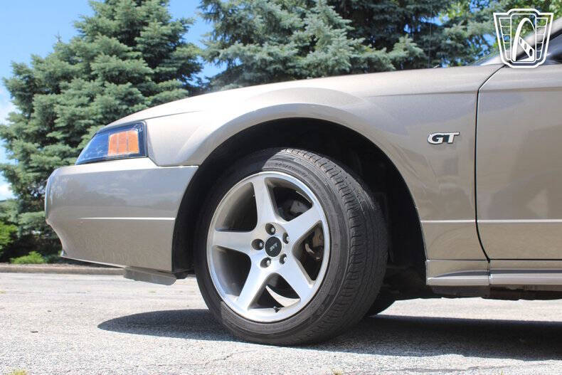 2002 Ford Mustang GT Deluxe