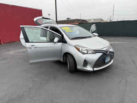 2016 Toyota Yaris 5-Door LE