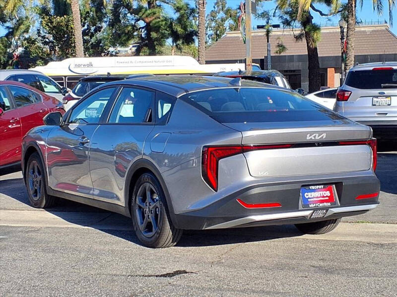 2025 Kia K4 LXS