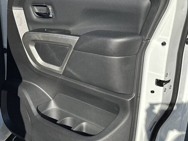 2024 Nissan Titan SV