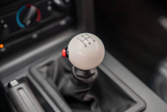 2006 Ford Mustang 31