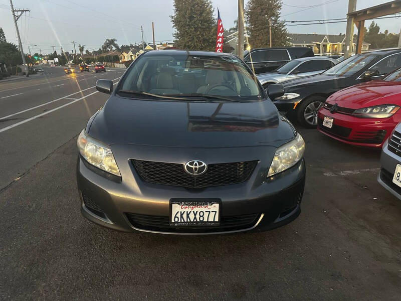 2010 Toyota Corolla LE photo 2