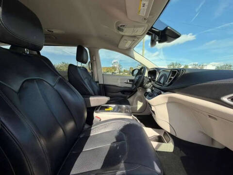 2022 Chrysler Pacifica Hybrid Touring L