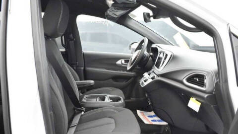 2024 Chrysler Pacifica Touring