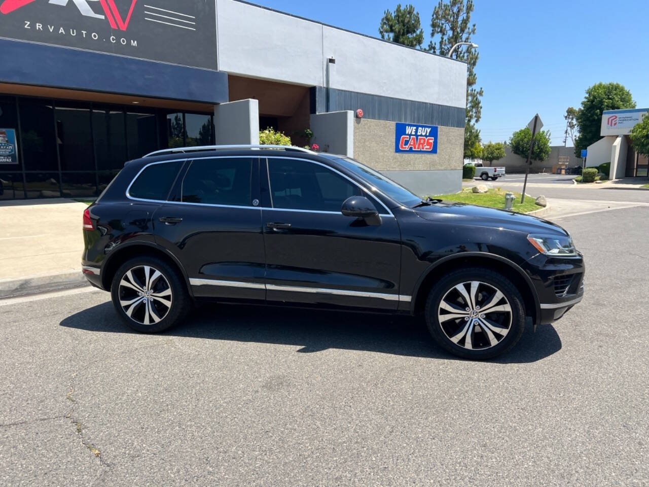 2017 Volkswagen Touareg for sale at ZRV AUTO INC in Brea, CA