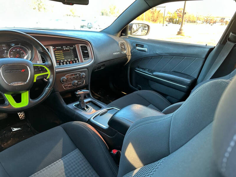 2019 Dodge Charger GT photo 18