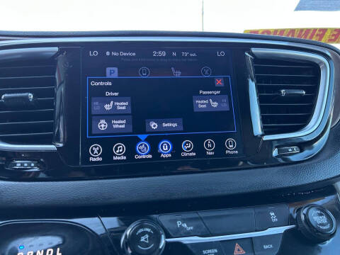 2017 Chrysler Pacifica Touring-L Plus