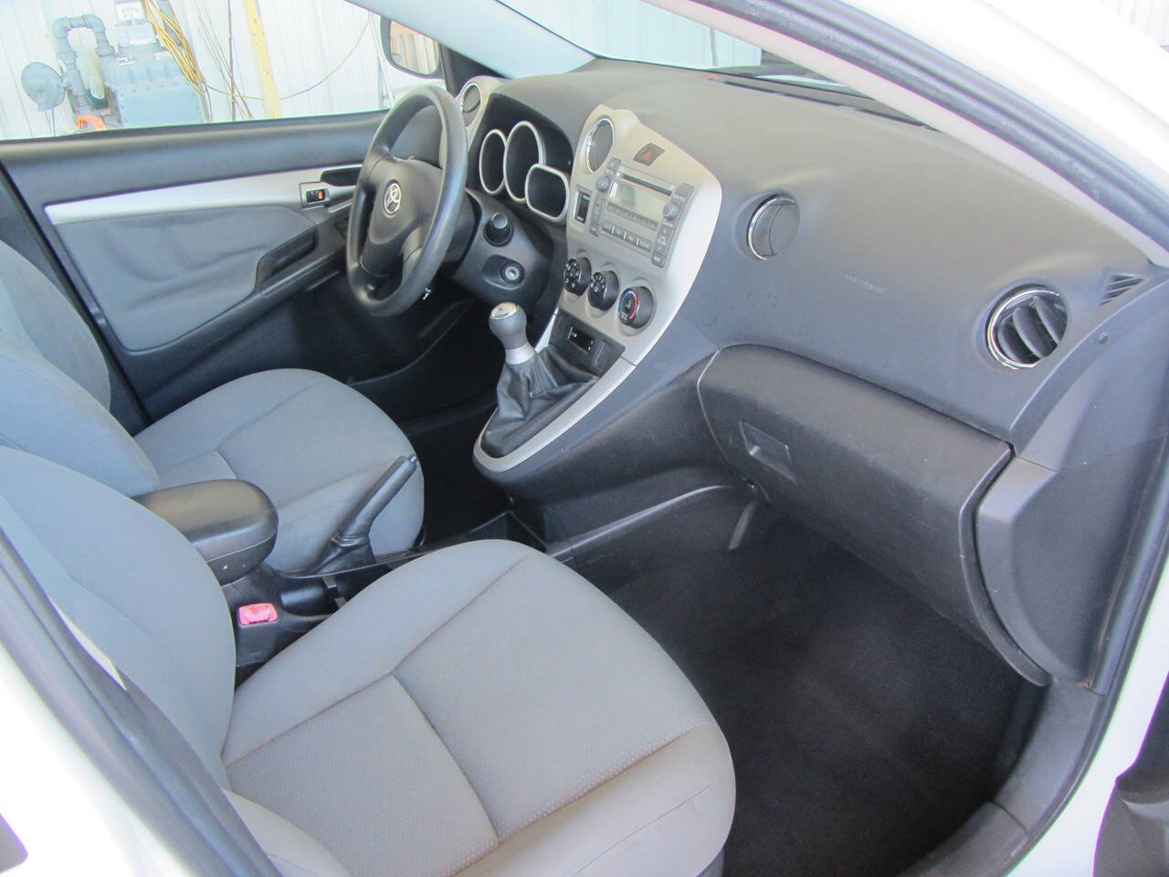 White 2009 Toyota Matrix Base Base 4dr Wagon 5M 8