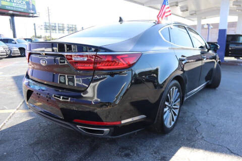 2017 Kia Cadenza Technology